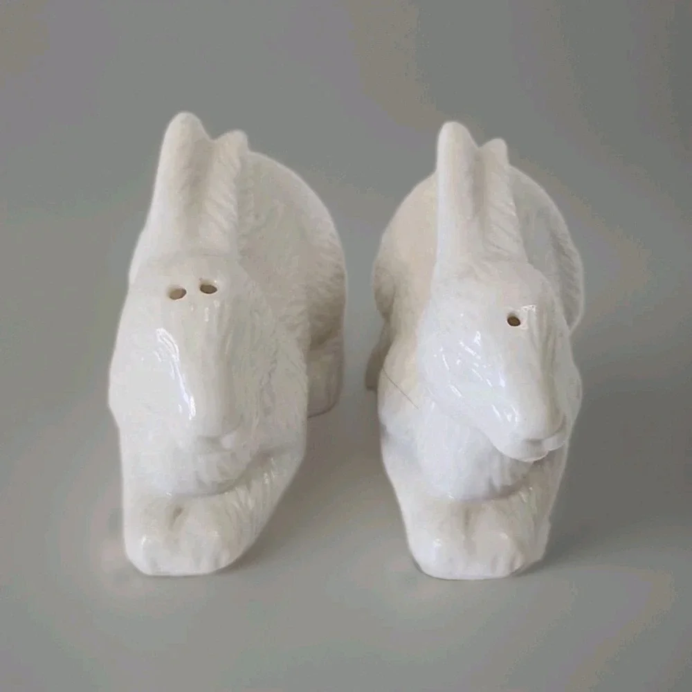 Vintage 1980s White Ceramic Bunny Rabbit Salt Pepper Shakers Crouching Easter 5